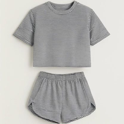 👚50% RABATT! 🌙 2-delad Shorts & Topp Set – Dampyjamas med Randmönster, Mjukt Tyg & Perfekt För Sov & Avkoppling 🛌
