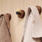 🧺 KÖP 1 FÅ 1 GRATIS! 🪝 Vattentät Klädkrok i Trä – Ingen Borrning Krävs, Stabil & Perfekt För Badrum, Kök & Hall 🚪