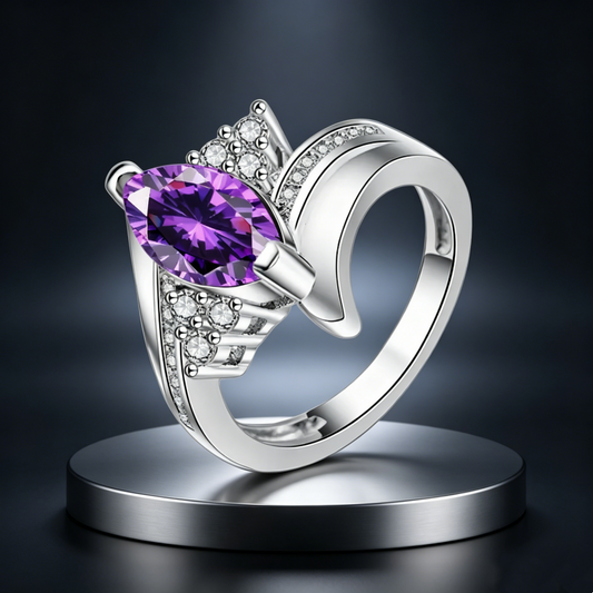 Asymmetrisk ring med marquise-slipad lila zirkon