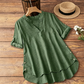 👚 50% RABATT! ✨ Avslappnad V-ringad blus med uppvikta ärmar & sidoslits – Lätt & ledig – Perfekt för vardag, resa eller en chic sommarlunch – feminin och luftig 🌸🌿