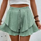 💃 Dam flödande shorts med volang-lager – kjol-liknande utseende med shorts-trygghet, resår med dragsko & andningsbart tyg, perfekt för varma dagar & strandpromenader 🏖️