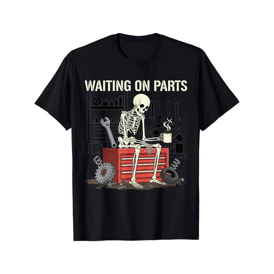 🎉 BEGRÄNSAD TID 50% RABATT! 💀 Väntar På Delar Rolig Skelett Bilmekaniker Tekniker T-Shirt – Humoristisk Bilverkstad Design 🔧