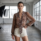 🎉 50% RABATT! 🌸 Leopard V-ringad Knuttopp – Vild Feminin Stil