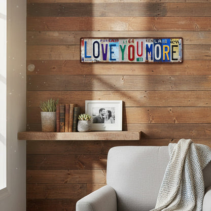 Vintage dekorativ registreringsskylt ”Love You More”
